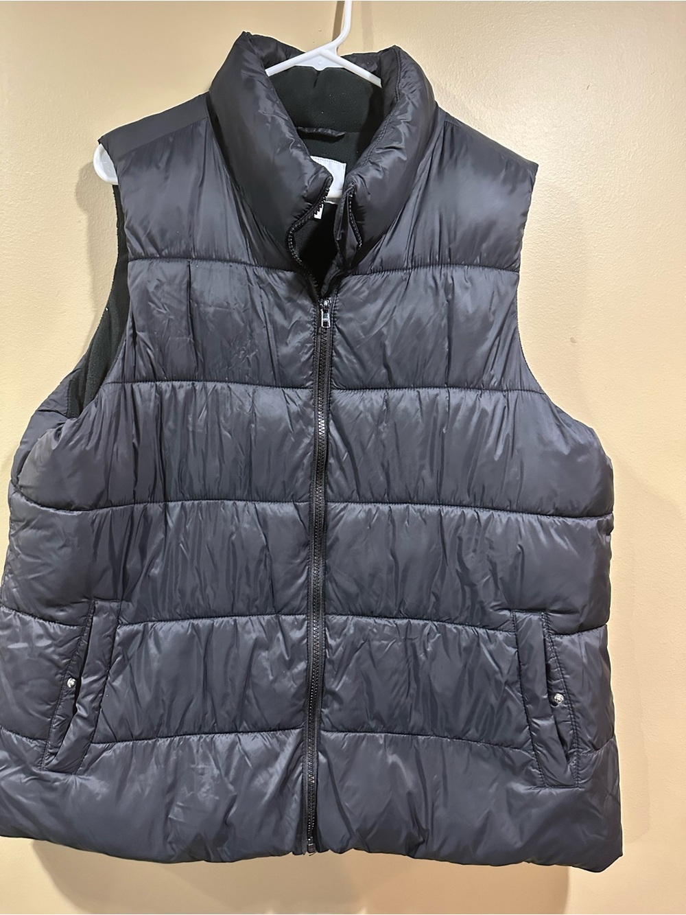 Old Navy Men's Quilted Puffer Vest - Black